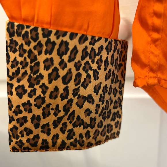 Robbie Bee Luxury %100 silk button down with cheetah print cuffs! - Picture 6 of 11